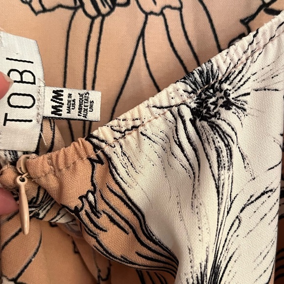 Womans  Floral Print Sleeveless Dress shorts outfit Tobi size M - Picture 4 of 4